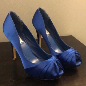 RSVP bright blue heels. Perfect wedding shoes!